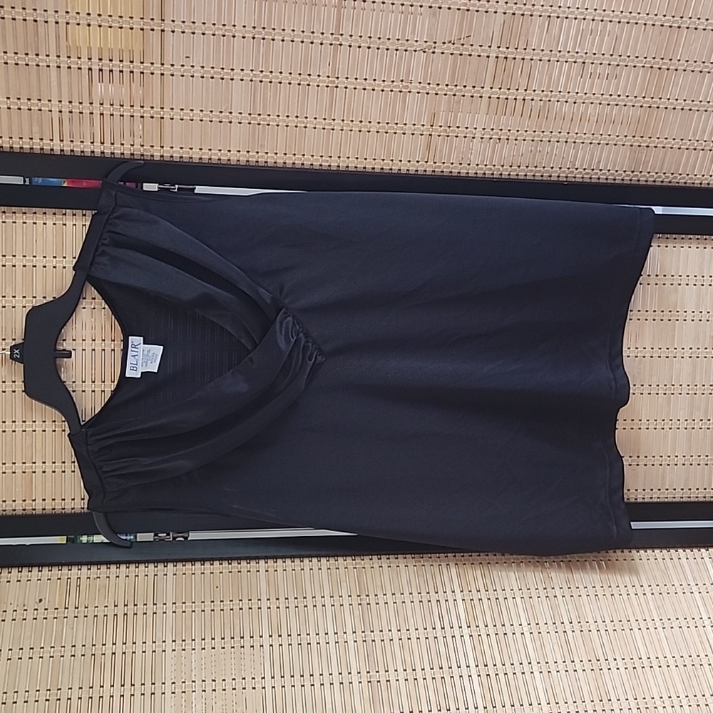 Woman's silky 3x , black tank top with fancy vneck .